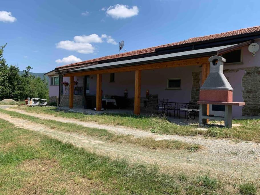 La Casa Sulla Collina Villa Varsi Bagian luar foto
