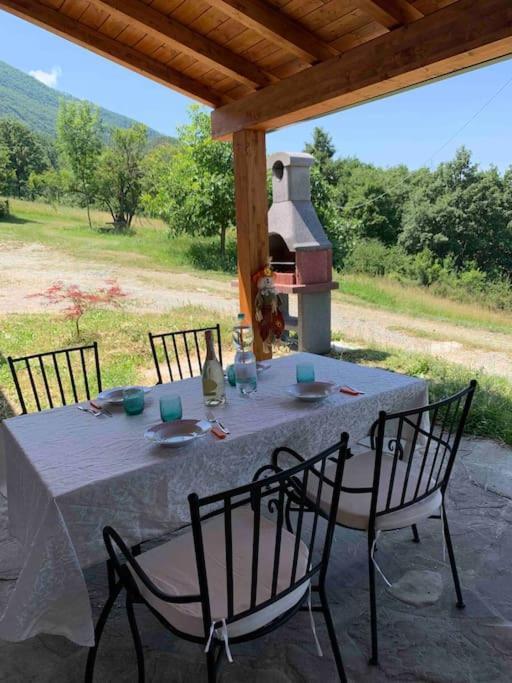 La Casa Sulla Collina Villa Varsi Bagian luar foto