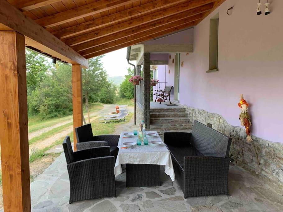 La Casa Sulla Collina Villa Varsi Bagian luar foto
