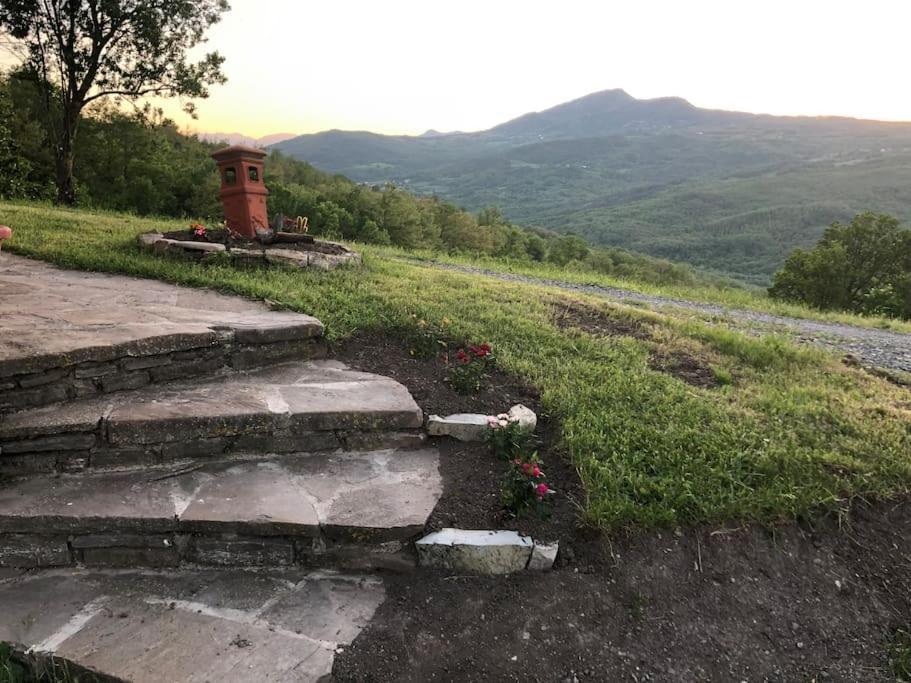 La Casa Sulla Collina Villa Varsi Bagian luar foto