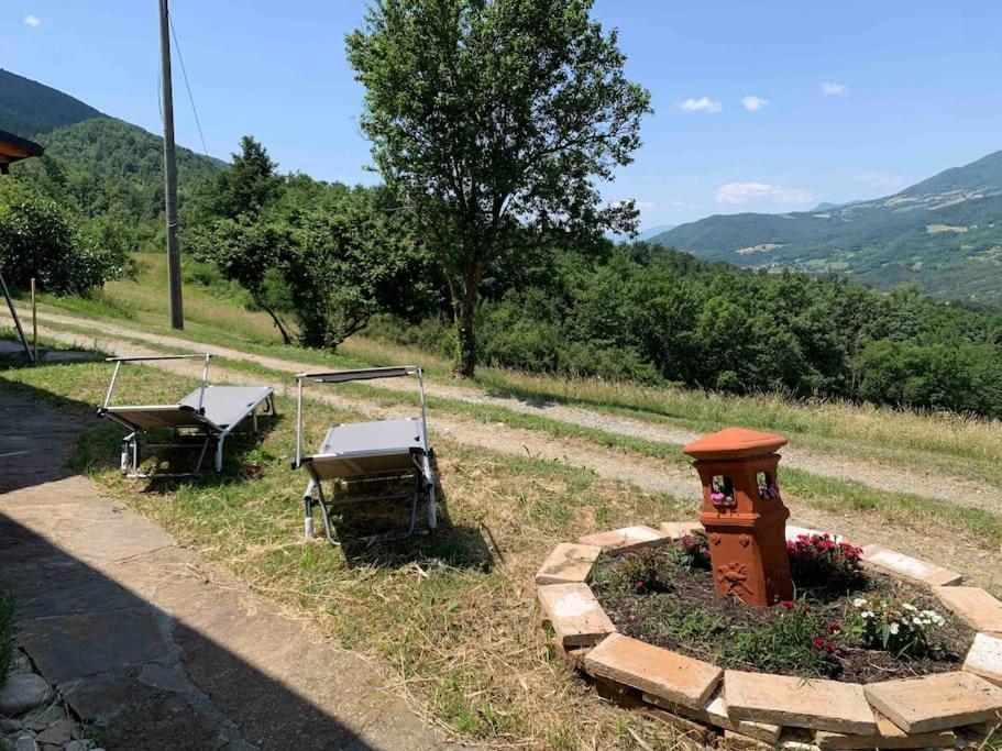 La Casa Sulla Collina Villa Varsi Bagian luar foto